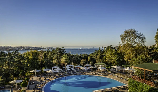 Şehrin kalbinde yaz molası: Swissôtel The Bosphorus'ta havuz keyfi